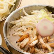 お酢の代わりに、爽やかな香りと酸味が楽しめる「じゃばら果汁」を使用。苦手な方には抜くことも可能です。
