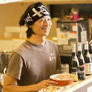 「店に足を運んでくれることに感謝。一人一人のお客様を大切に」、というのがモットーです。地域の人に愛されるよう、忙しいときでもできるだけ会話をするように努めています。
