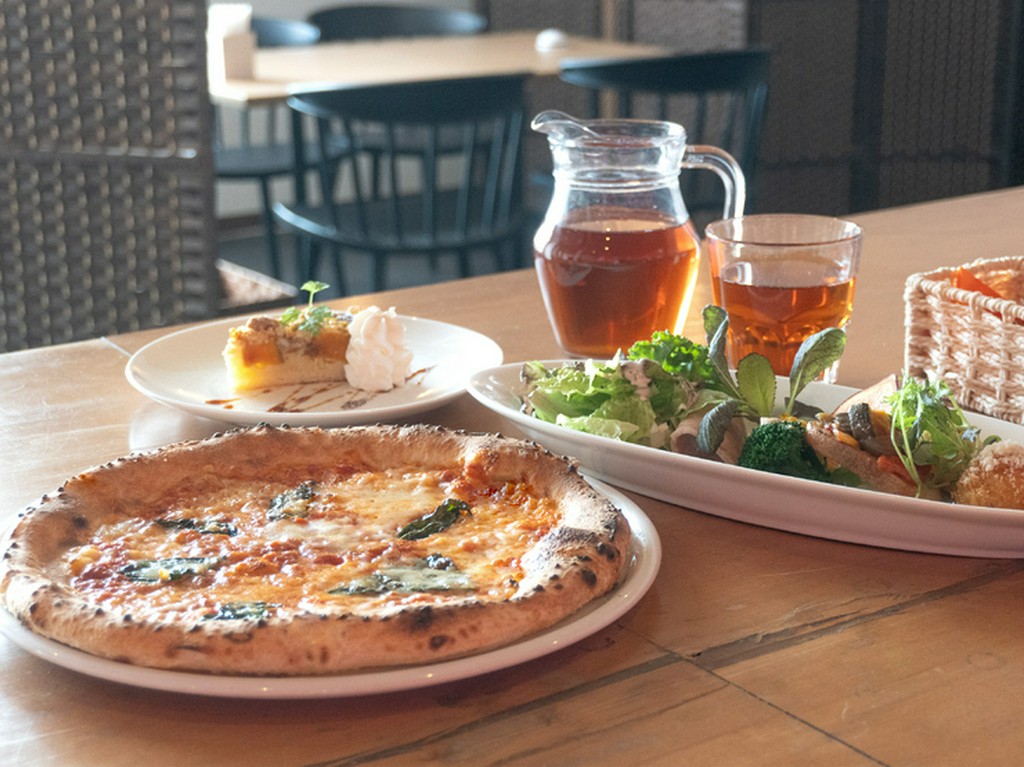 ホッと一息つける落ち着いた店内はお一人でのお食事にも最適。