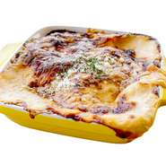 チーズたっぷり、焼きたてあつあつのうちに召し上がれ