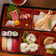 にぎりに加えお刺身他入船自慢の手づくり料理4品がついたすし懐石。