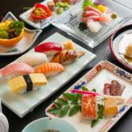【入船鮨】の魅力は、『鮨』と『和食』それぞれに専任の料理人がいるところ。それぞれのジャンルで一筋に腕を振るってきた料理人たちがつくる、季節感あふれる品々が堪能できます。