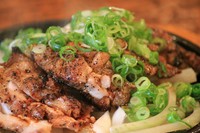食べやすくをテーマにスパイス焼きを開発。ビールが進みます！
