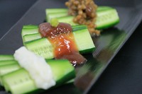 鮮度にこだわり、5種類の味を色々付けてまるかじりで召し上がれ