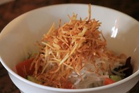 サクサク＆パリパリに揚げたじゃがいもと大根サラダでさっぱりと