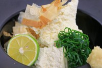 昔ながらの製法にこだわった木綿豆腐。大豆量も多く味が濃厚です
