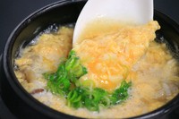 阿波尾鶏スープでコトコトじっくり煮込み、熱々をどうぞ!!