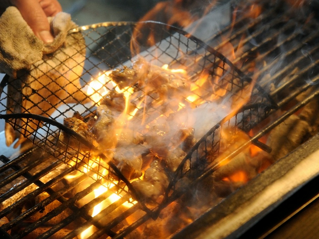 レアな焼き加減が人気『阿波尾鶏バラ焼き』