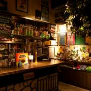 店内のどこからでも「本日の主役」を見ることができます。店内の陽気な雰囲気が、結婚式の二次会や、誕生会など、お祝い事にはぴったり。「今日は思う存分祝おう！」そんな声があちこちから聞こえてきます。