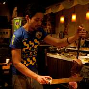 BBQ食材の通販を承っております。お店のシュラスコの味をバーベキュー会場でも再現できるので大好評！　鮮度が大切なので、3営業日前までの申し込みが必要。焼くだけでお店と変わらない味を楽しめる！