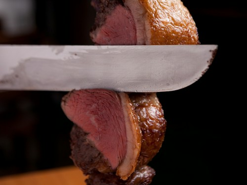 牛モモ、牛ハラミ、チキンなど、シュラスコの種類が豊富