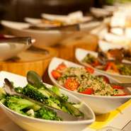 当面の間、バイキングでのお食事のご提供を中止させていただいております。