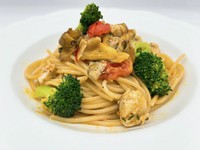 最も手軽で、誰もが知っているアーリオ・オ―リオが、新しい季節を祝うために、より味わい深く色鮮やかになりました!