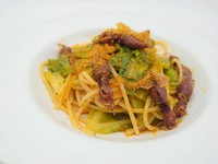 海の風味と野菜のみずみずしさが絶妙にマッチ。カラスミを散らして豪華さをプラスしました。