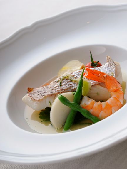 魚介の旨みたっぷりのジャッジョーロ風『天然真鯛のハーブ蒸し』