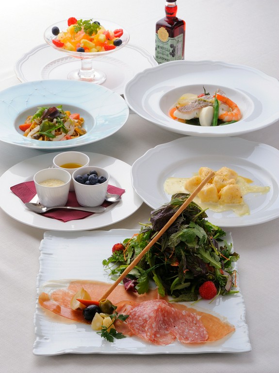 お誕生日や、大切な記念日などにデザートプレートをご用意