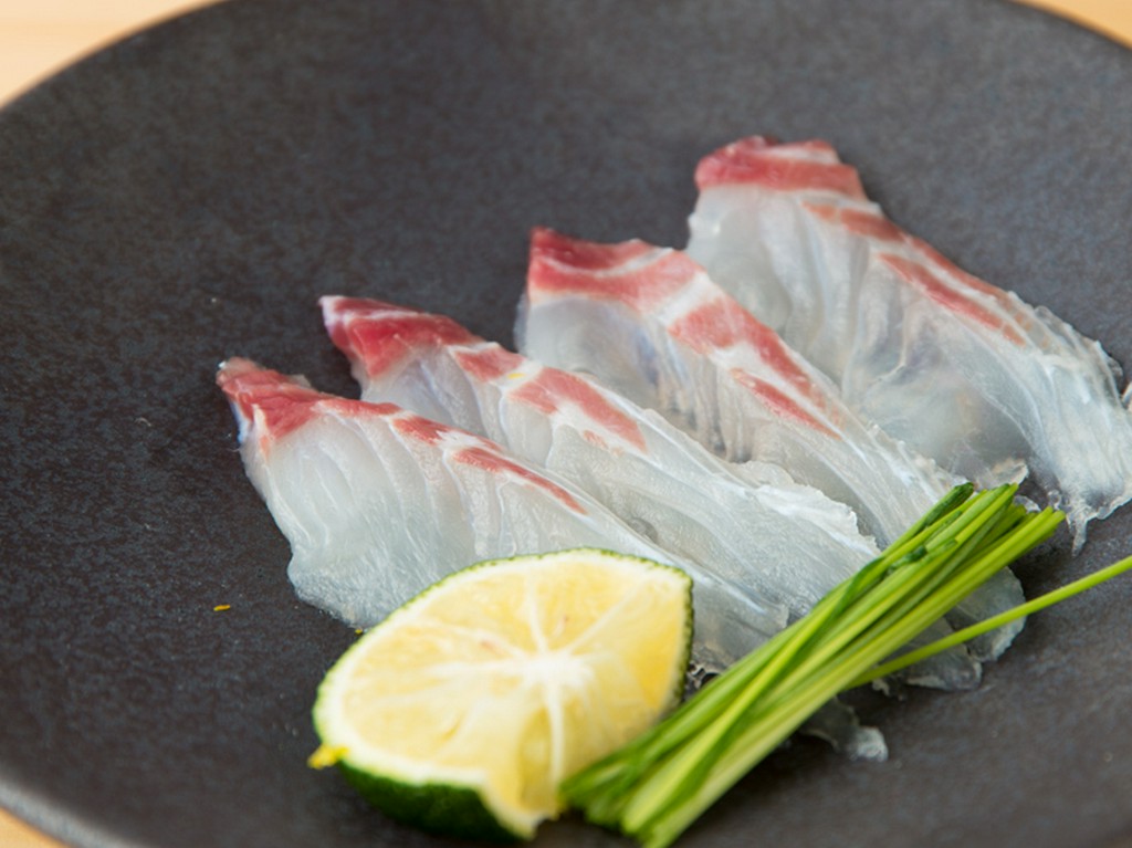 その日の仕入れに合わせ日替わりで出される『鯛のお刺身』