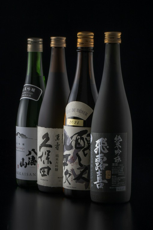 全国各地から取り揃えられる日本酒