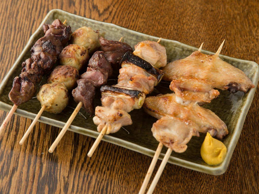 タレまたは塩をお好みで旨みが詰まった『串焼き盛り込み5本』