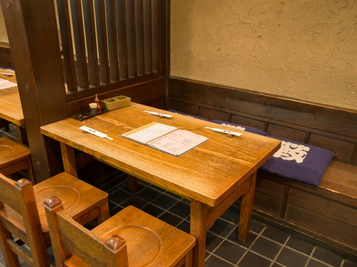 B1Fはテーブル席をご用意しています