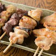 串焼きには鳥取県の地鶏「大山鶏」のもも肉を使用しています