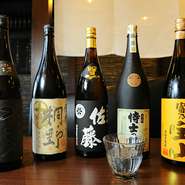 九州の酒屋さんから仕入れた焼酎は、博多料理と相性抜群なものがずらりと揃っています。都内ではなかなかお目にかかれない稀少な銘柄もあるので、焼酎ファンにも満足していただけるでしょう。