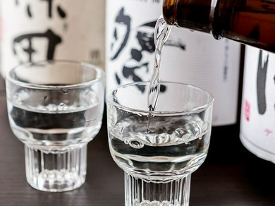 最高峰の肉料理と厳選した日本酒を味わえる…上野の大人の隠れ家