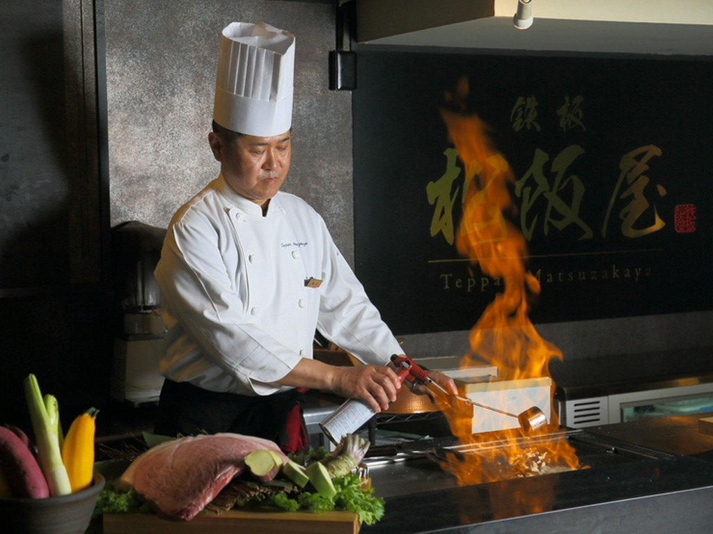 熟練の技でゲストの五感を魅了する