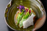 取れたて水耕栽培のセリのサラダ
ドレッシングは大根おろしとクルミのドレッシングでお召し上がりいただけます。