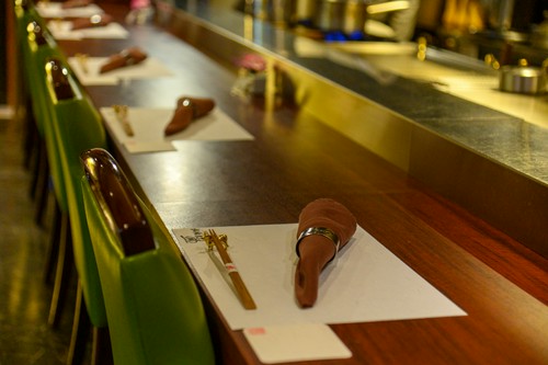 臨場感ある演出を楽しむカウンター