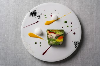 お客様ご自身でコースを作るプリフィクスコースです。
8種類のテリーヌからお好きなものをお選び頂けます。