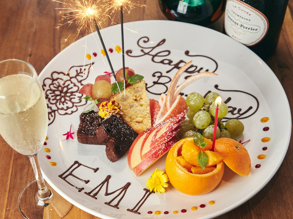 バースデープレート等の豊富なサプライズ演出がうれしい！