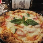 （トマトソース、フルーツトマト、モッツァレラ、バジル）