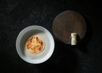 自家製豆乳を使ったフラン。長野県 清水牧場さんのバッカスチーズを使ったニョッキと野菜のポタージュに、梅オイルを垂らしてアクセントに。シート状のおからで包んだ、自家製の干し大根のなますとともに。