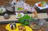 食前酒／先付／前菜／お椀／お造り／焼き物／煮物／揚物／酢の物／お食事／デザート／お抹茶