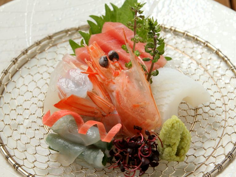 産直の鯛などを贅沢に盛り合わせました『お造り（5点盛）』