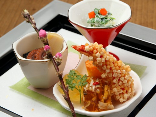 季節を感じる料理と盛り付け。目で楽しみ舌で味わう贅沢