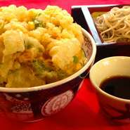 小蕎麦・うどんと丼ぶりのセット。
ふっくらサクサク熟練の技が光る。
（温・冷選べます）