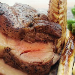 「ととろ豚」いちばん人気の定番料理『ととろ豚　かたまり焼き』