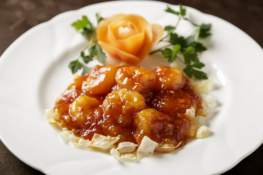 自家製のソースにこだわり、厳選された海老で作った「エビチリ」