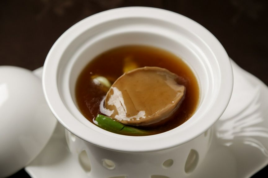 一度は食べたい大評判の「鮑の姿煮」