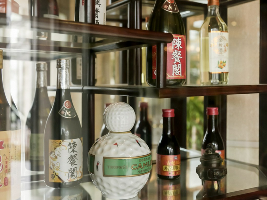 多彩なお酒が食事を一層楽しく、特に女性にはソーダ割りが好評