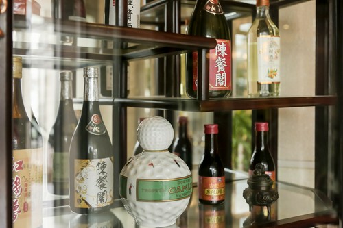 多彩なお酒が食事を一層楽しく、特に女性にはソーダ割りが好評