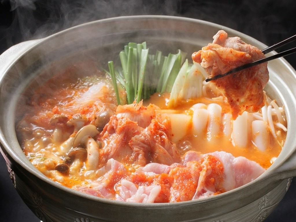 洋風『トマト地鶏鍋』と和風『赤城豚のキムチ鍋』の赤い鍋、どちらを選ぶ？  ◆クーポン利用で→5000円！
