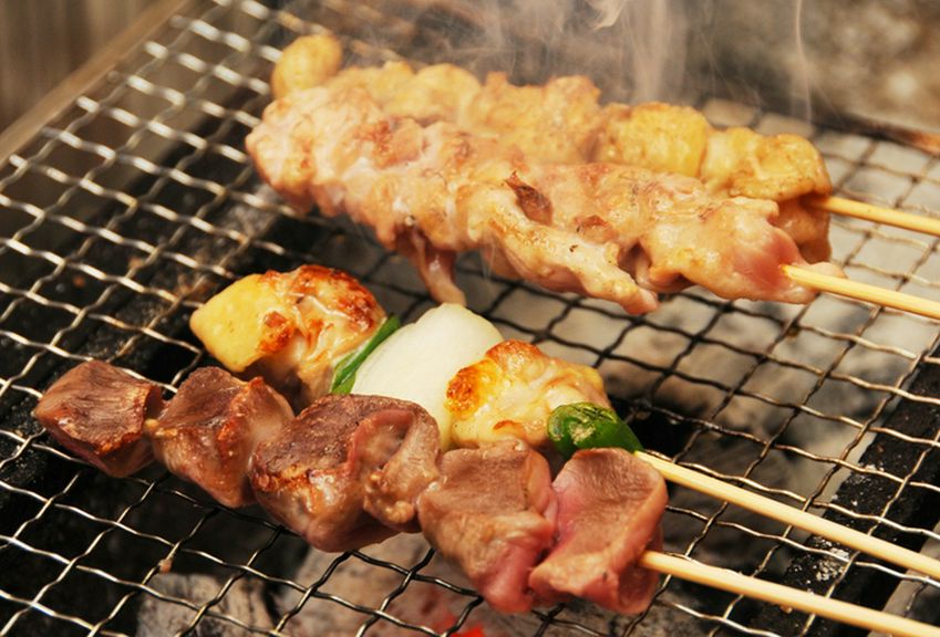 鮮度の良い、国産鶏肉を炭火で焼き上げてお出ししてます♪