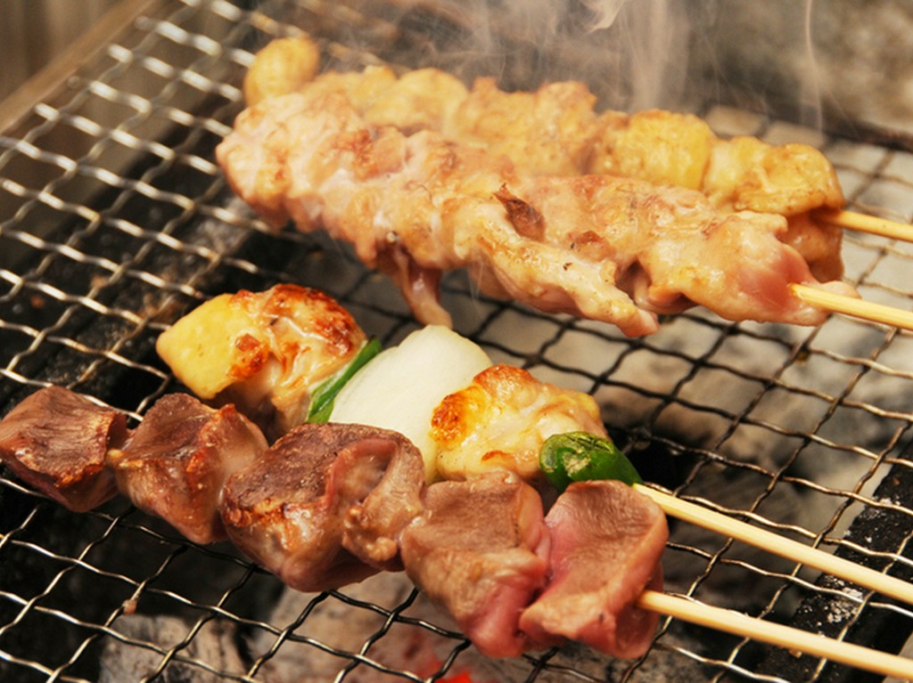鮮度の良い、国産鶏肉を炭火で焼き上げてお出ししてます♪