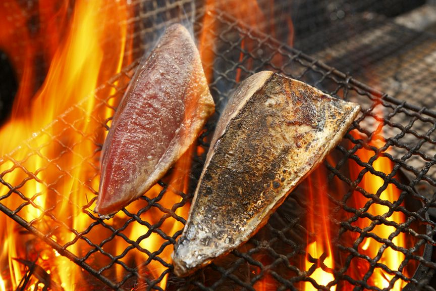 本場!!藁焼き鰹のタタキ(ポン酢・塩)