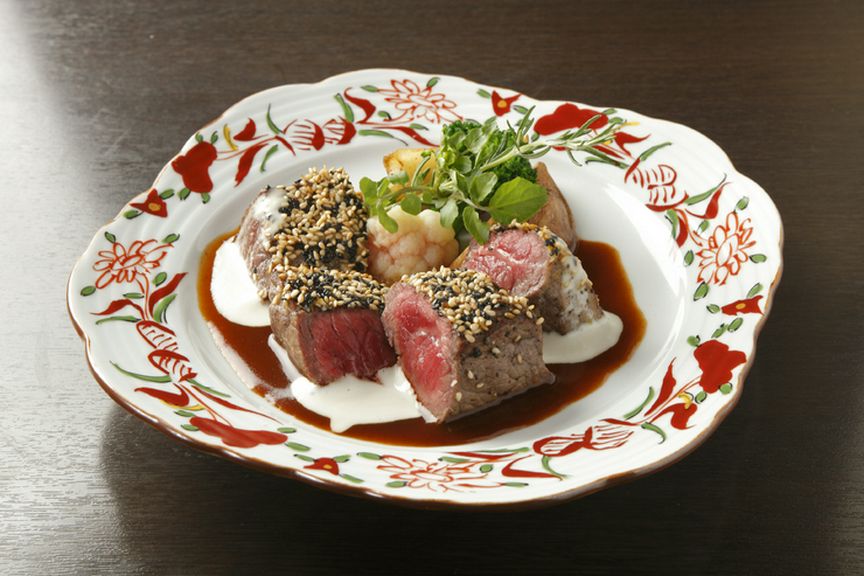 おすすめ!! 牛肉胡麻ステーキゴルゴンゾーラソース