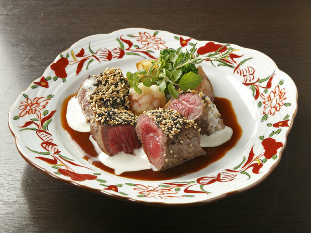 おすすめ!! 牛肉胡麻ステーキゴルゴンゾーラソース