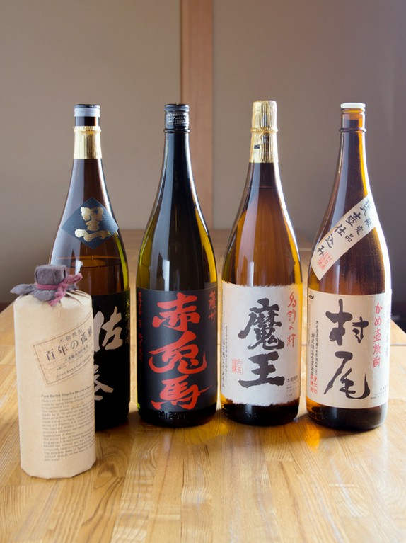 地元のものから全国の有名どころまで。様々な焼酎を楽しめます